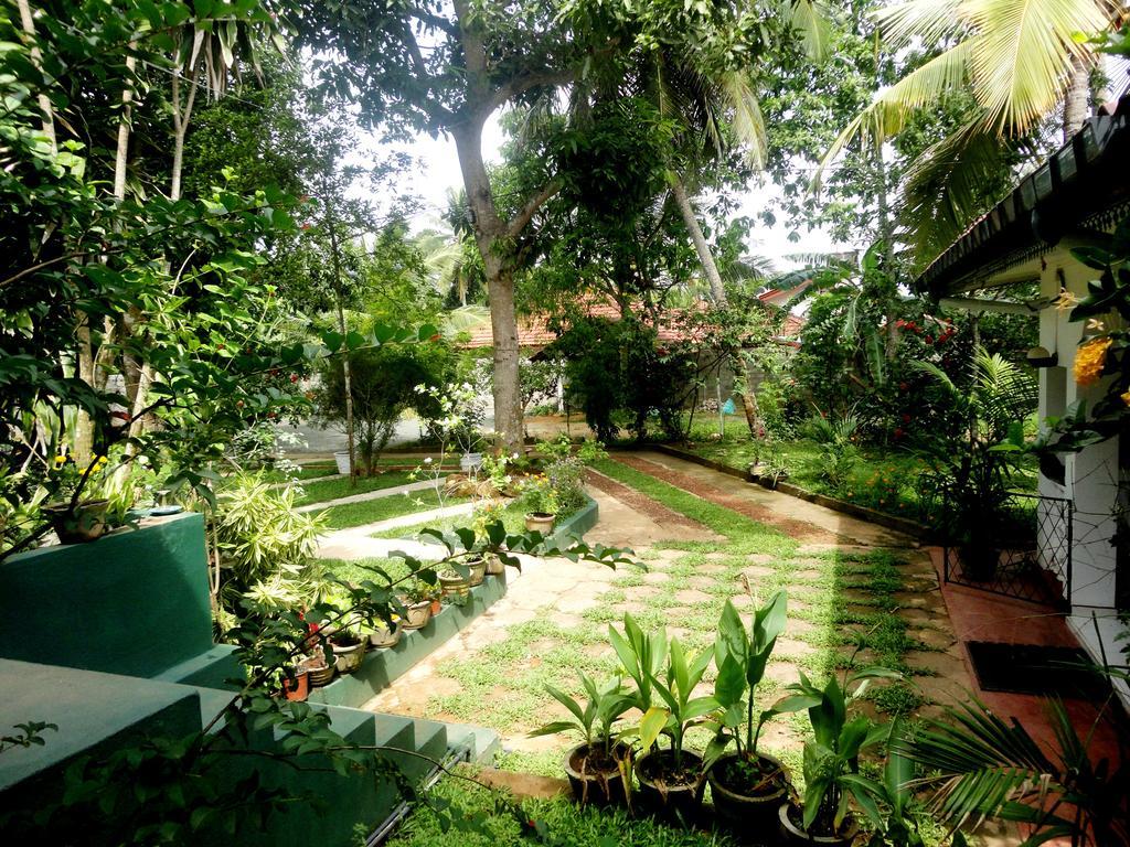 Star Holiday Resort Hikkaduwa Buitenkant foto
