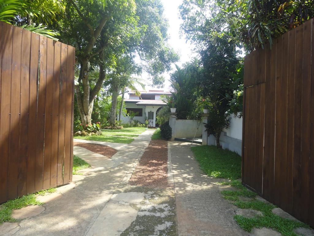Star Holiday Resort Hikkaduwa Buitenkant foto
