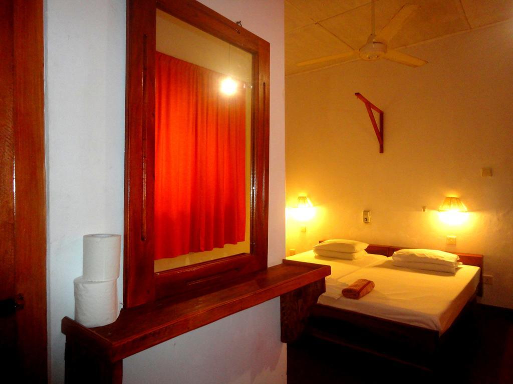 Star Holiday Resort Hikkaduwa Buitenkant foto