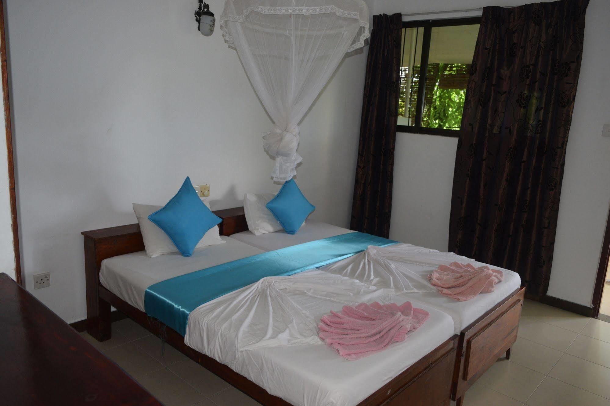 Star Holiday Resort Hikkaduwa Buitenkant foto