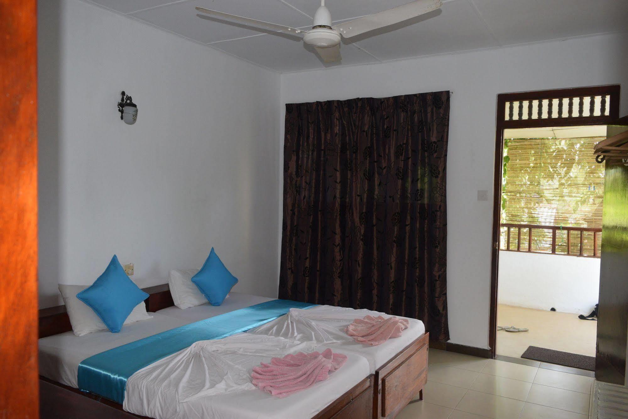 Star Holiday Resort Hikkaduwa Buitenkant foto