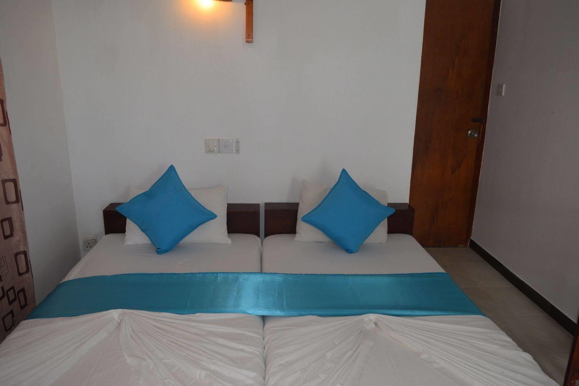 Star Holiday Resort Hikkaduwa Buitenkant foto